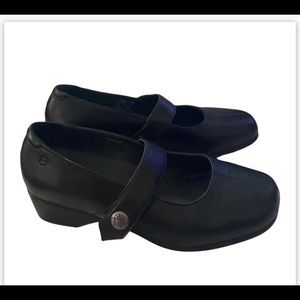Avaron Mary Jane black leather size 8.